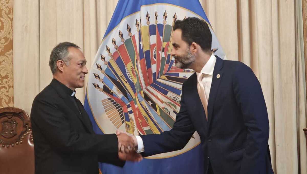 Firma de convenio entre CELAM y OEA